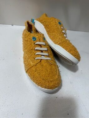 VIONIC BEACH Mustard Yellow Casual Sneakers
